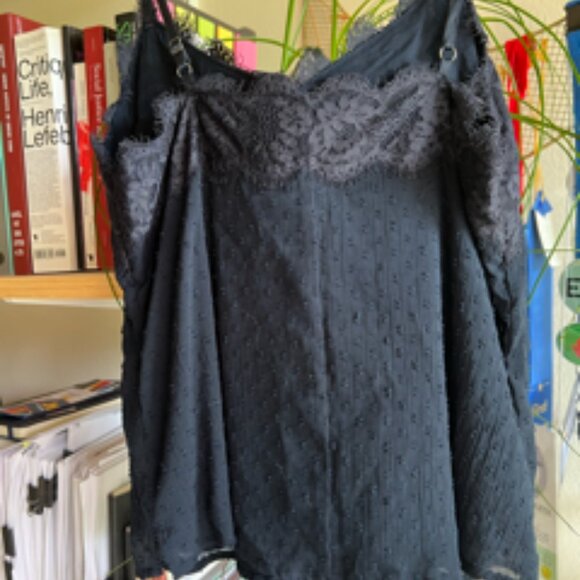 A&F Cami with Lace - Picture 2 of 4